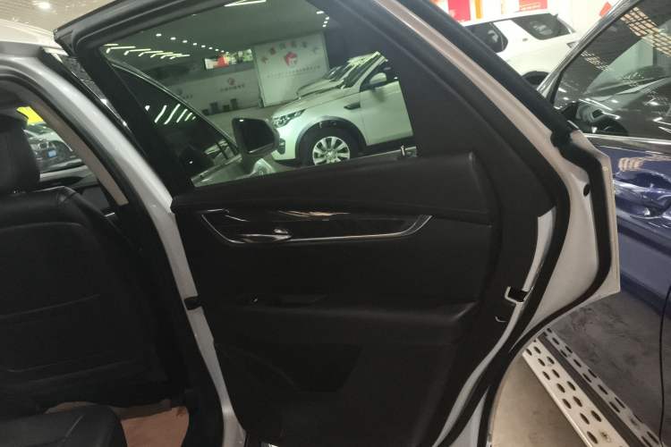 Used Cadillac XT5 2018 25T Luxury Model