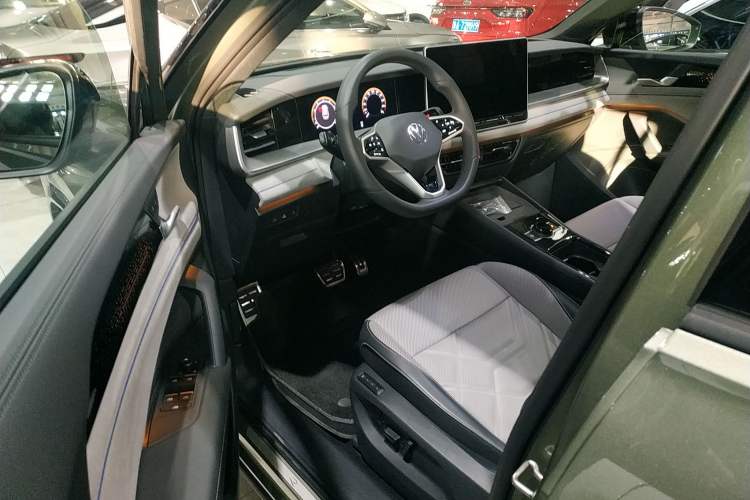 Used Volkswagen Tayron 2025 Tiguan L 380TSI 4Motion Luxury Easy Package