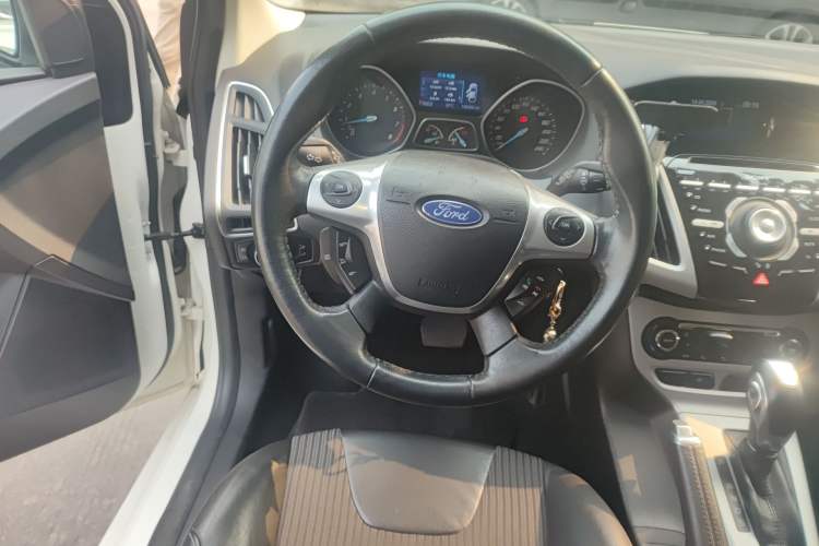 Used Ford Focus 2012 Hatchback 2.0L Automatic Luxury Sport Model Steering Wheel