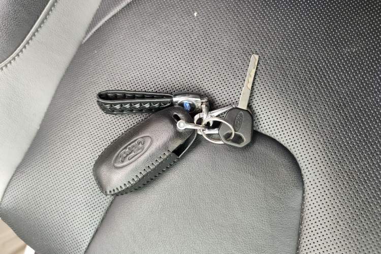 Used Ford Edge 2017 EcoBoost 245 Two-Wheel-Drive Sporty 7-Seater