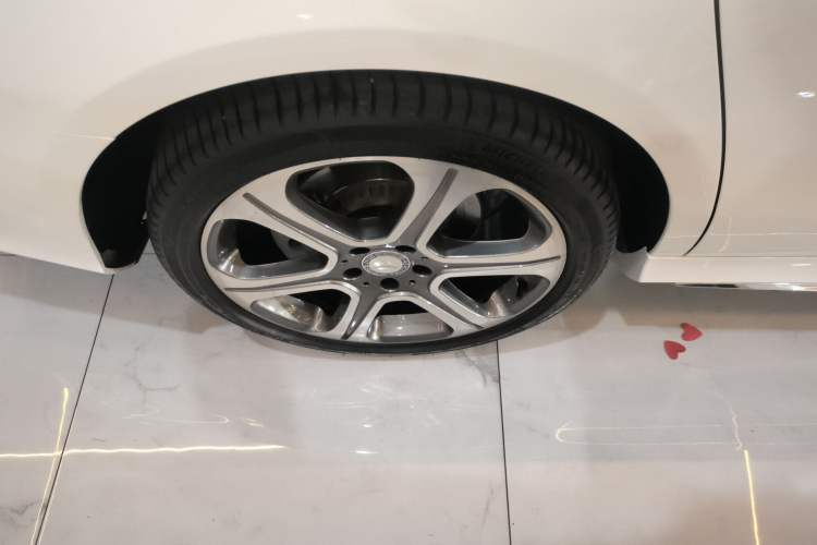 Used Mercedes-Benz E-Class 2016 E 300 L Sporty and Stylish Model Exterior 5