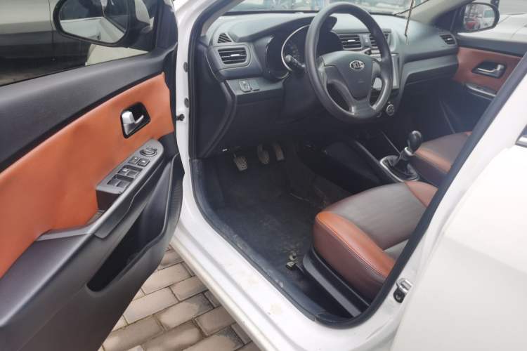 Used Kia K2 2015 Sedan 1.4L MT GLS