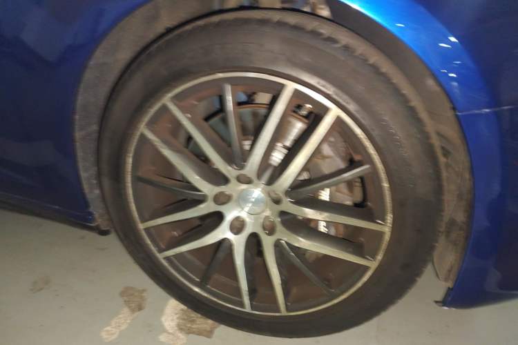 Used Maserati Ghibli 2014 3.0T Standard Edition Right Front Wheel Hub