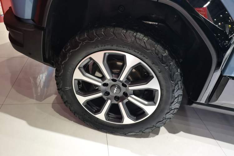 Used Formula Leopard Leopard 5 2023 Navigator Edition