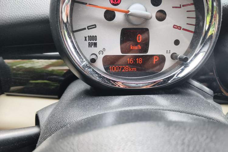 Used MINI Coupe 2012 1.6L COOPER Odometer Close Up