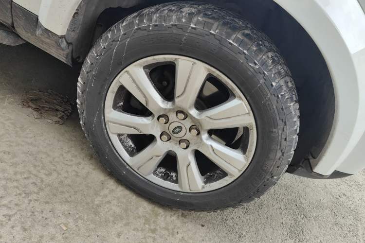 Used Land Rover Discovery 2013 3.0 SDV6 HSE Diesel Edition Right Front Wheel Hub