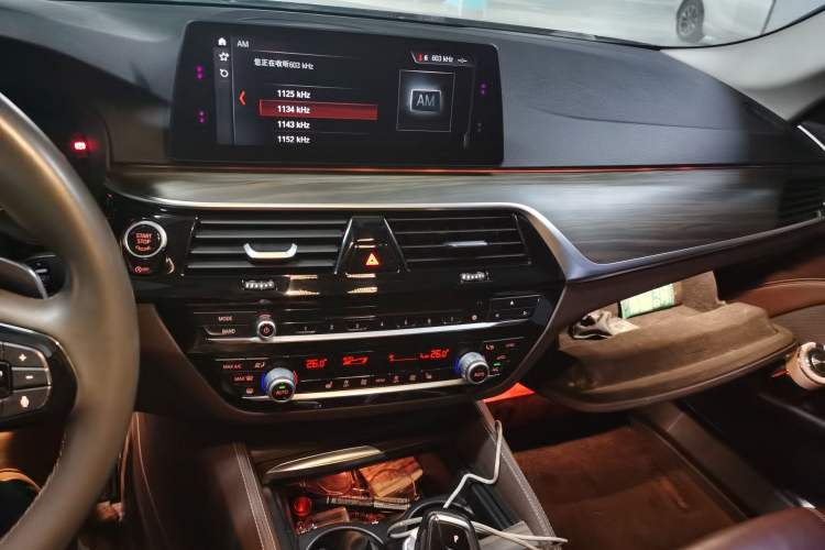 Used BMW 5 Series 2018 530Li xDrive Luxury Package Audio And AC Panel