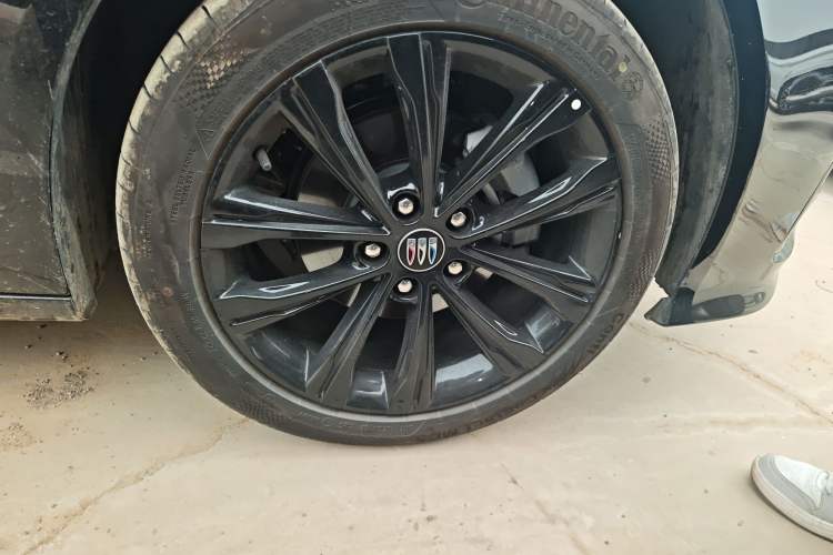 Used Buick Regal 2024 28T Luxury Edition Right Front Wheel Hub