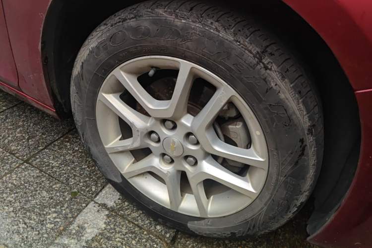 Used Chevrolet Malibu 2016 1.6T Automatic Comfort Edition Right Front Wheel Hub