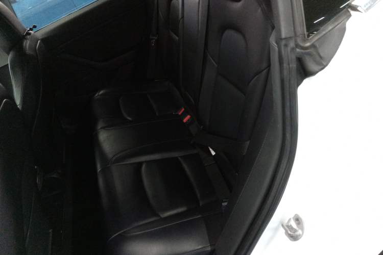 Used Tesla Model 3 2019 Long-Range Rear-Wheel-Drive Version