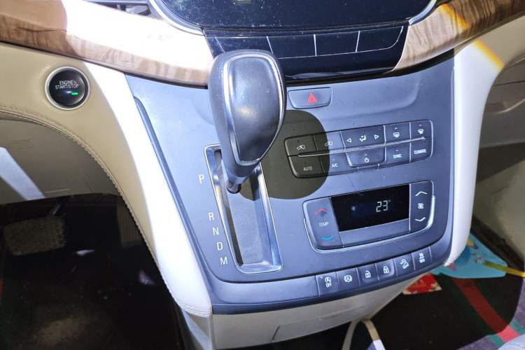 Used Buick GL8 2017 ES 28T Comfort Model China V Standard Gear Lever