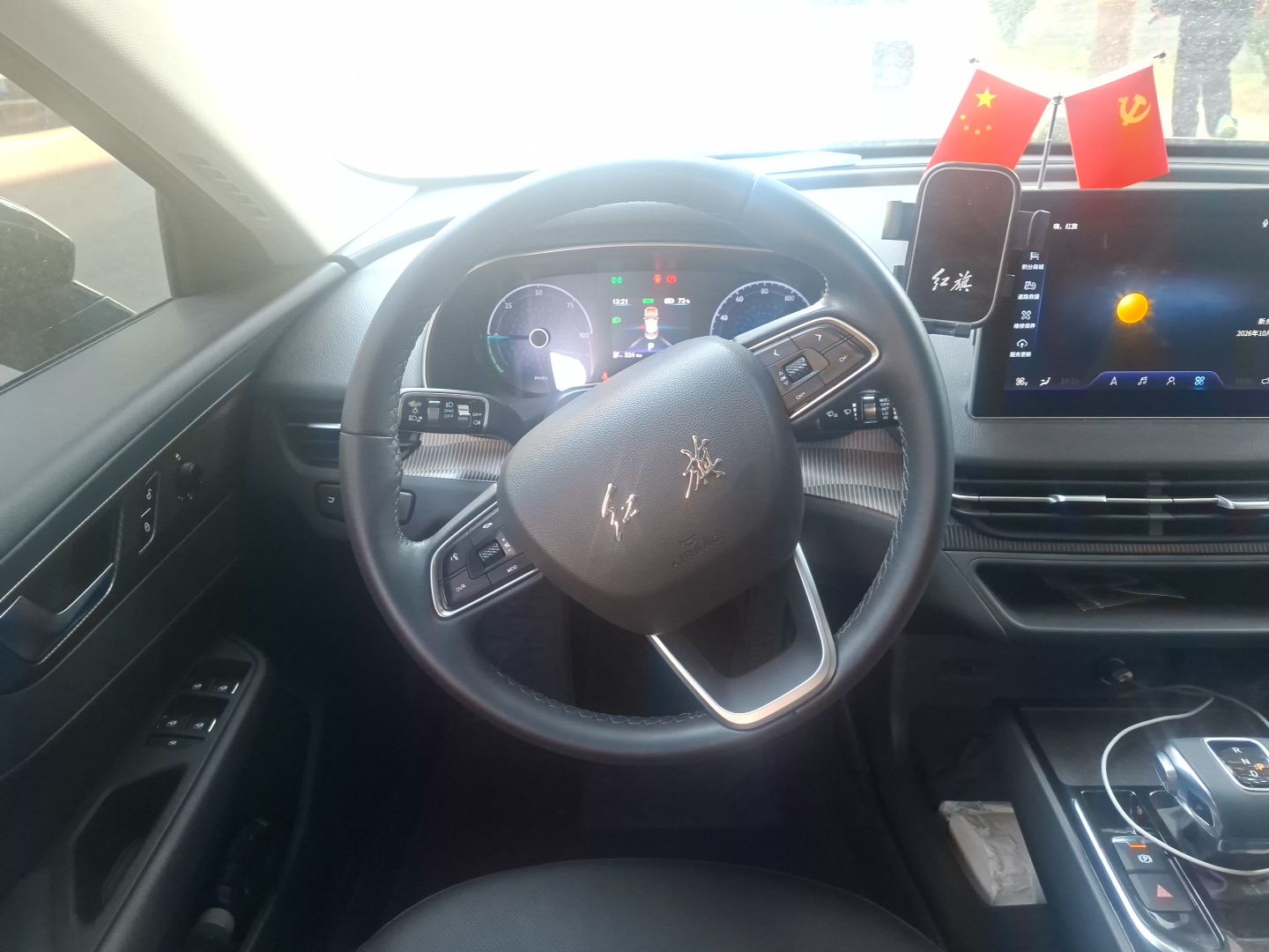 Hongqi E-QM5 2022 431 km Charge & Enjoy Edition — снимка 10