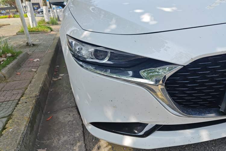 Used Mazda 3 Axela 2021 2.0L Automatic Zhiya Edition Right Front Headlight