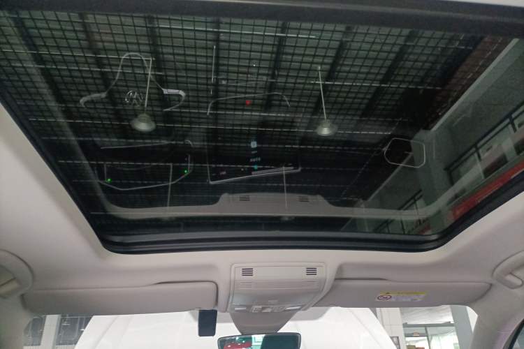 Used Volkswagen Tayron 2024 300TSI Two-Wheel-Drive Luxury Plus Advanced Version Headliner