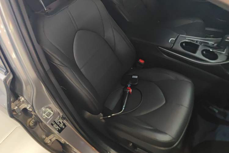 Used Toyota Avalon 2019 Dual-Engine 2.5L Luxury Edition China VI Standard