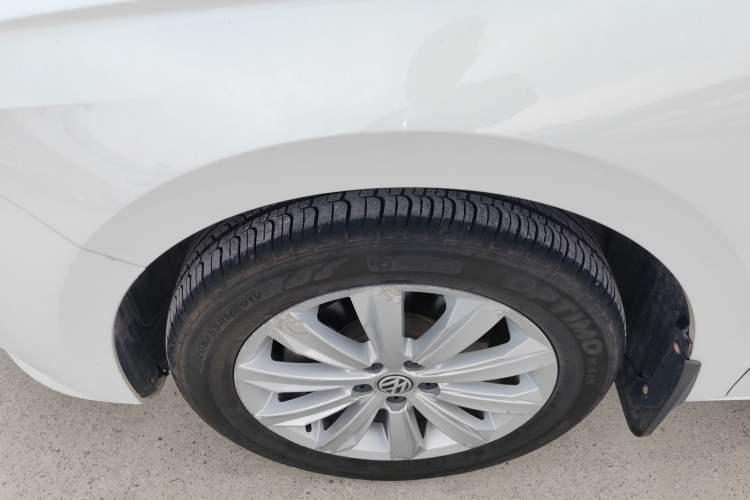 Used Volkswagen Bora 2016 1.6L Automatic Comfort Model Left Front Wheel Hub