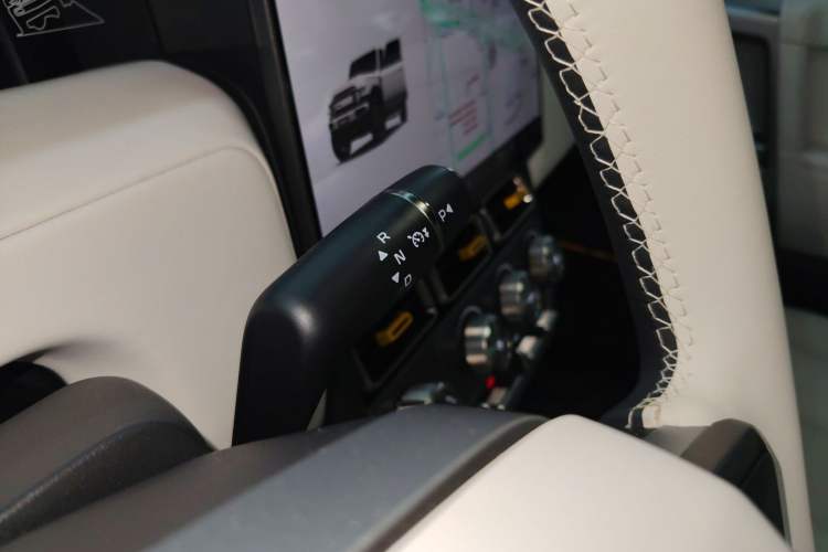 Used iCAR V23 2025 401 Two-Wheel Drive Intelligent Driving Version Gear Lever