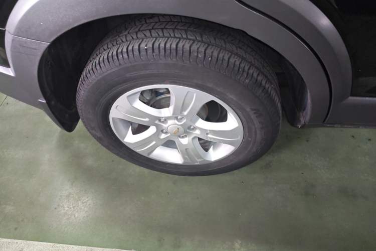 Used Chevrolet Captiva 2015 2.4L Two-Wheel Drive Urban Version 7 Seats Right Rear Wheel Hub