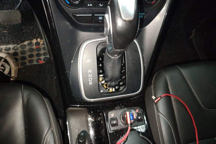 Used Ford Kuga 2013 2.0L GTDi Four-Wheel Drive Premium Model Gear Lever