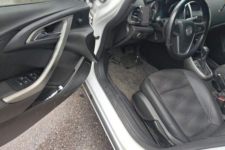 Used Buick GT 2014 XT 1.6L Automatic Fashion Edition Driver Seat