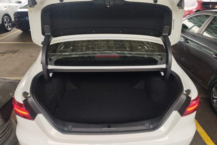 Used Geely Auto Binray 2018 14T CVT Binyi Edition Trunk