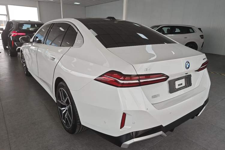 Used BMW i5 2024 eDrive 35L Luxury Model with M Sport Package
