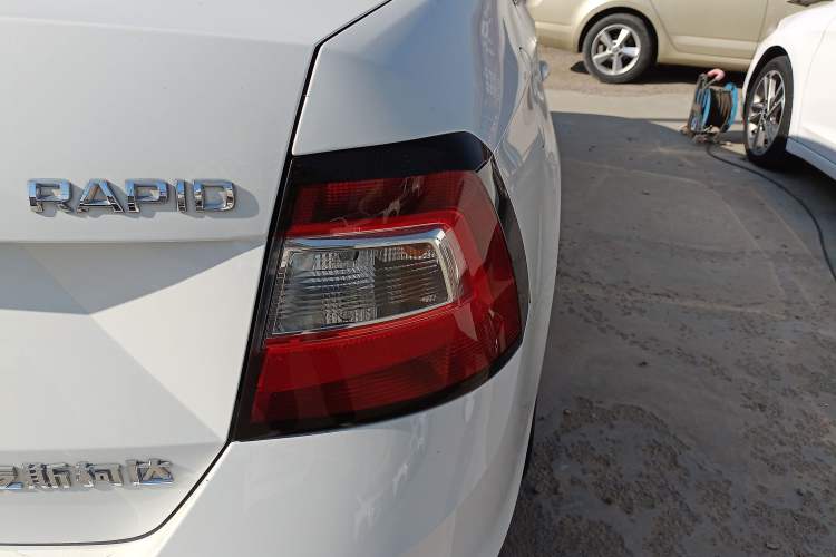 Used Skoda Rapid 2018 1.6L Automatic Comfort Edition
