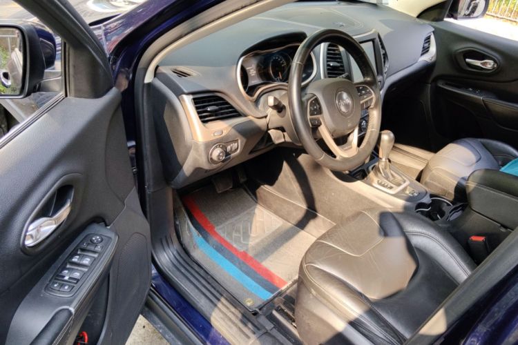 Used Jeep Cherokee 2016 2.0L Superior Edition Driver Seat