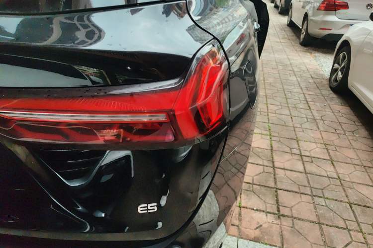 Used Landian E5 2023 1.5L DE-i 100KM Comfort Edition 7-Seater Right Rear Taillight