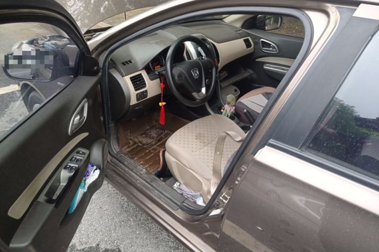 Used Baojun 630 2013 1.5L manual standard version