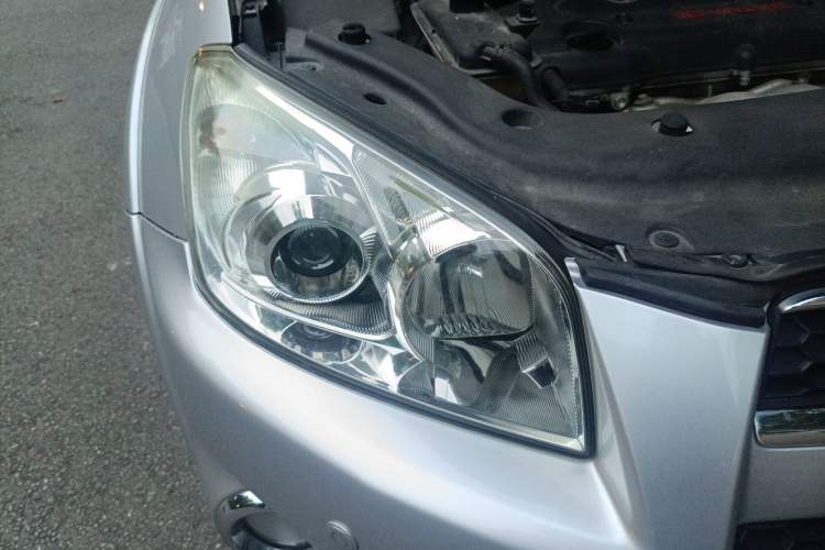Used Toyota RAV4 2011 2.4L Automatic 4x4 Luxury Edition Right Front Headlight