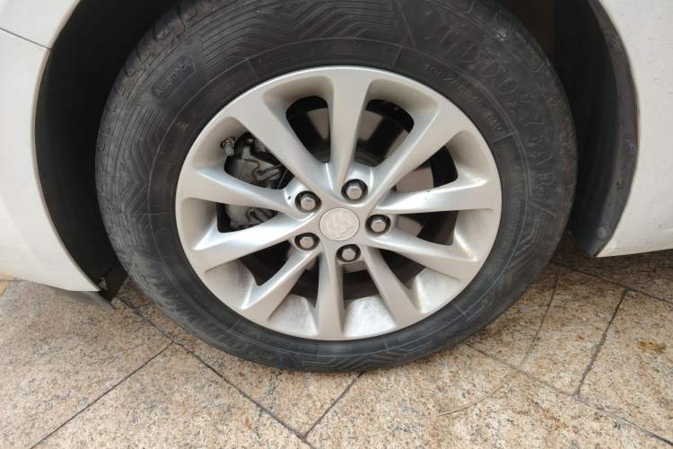 Used Buick GT 2019 15T Dual-Clutch Advanced Version China VI Standard Left Front Wheel Hub