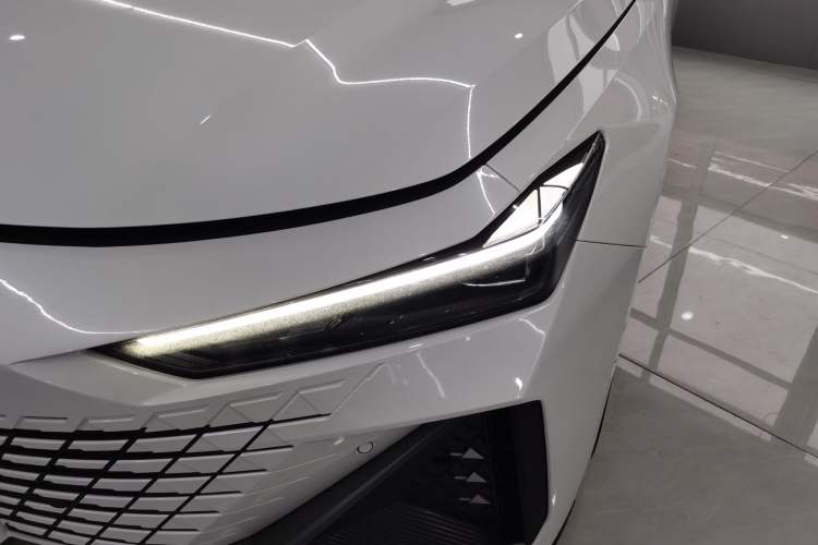 Used Changan UNI-V 2023 1.5T Prestige Model
