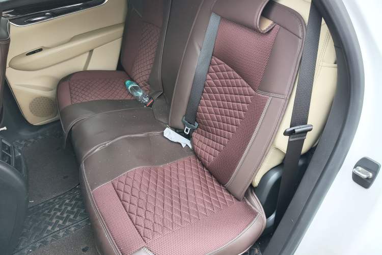 Used Cadillac XT5 2017 Anniversary Edition 28T Four-Wheel Drive Tech Model Left Rear Seat