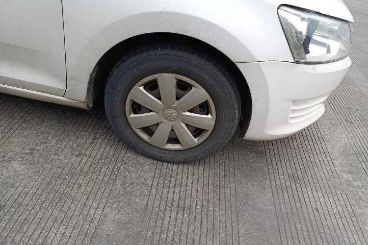 Used Volkswagen Santana 2015 1.4L Manual Fashion Edition Right Front Wheel Hub