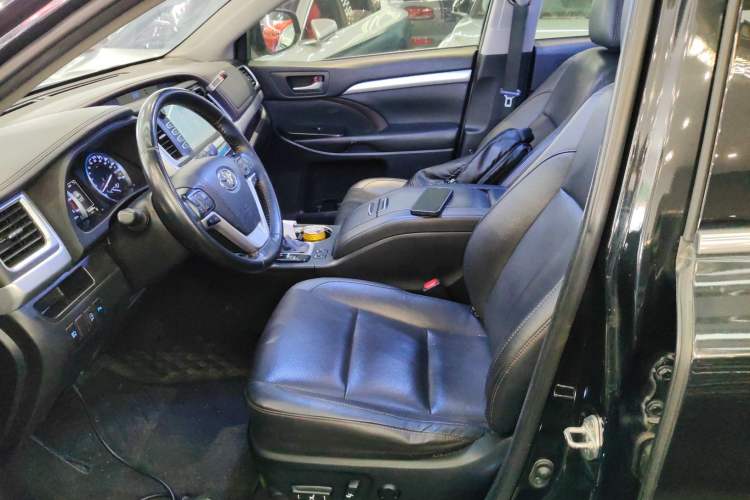 Used Toyota Highlander 2018 2.0T Four-Wheel Drive Luxury Version 7 Seats China VI Standard
