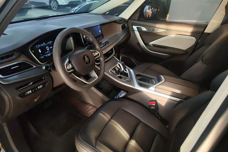 Used Livan Maple 80v L 2024 515 km Range 7 Seats Driver Seat