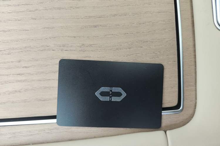 Used Hima AITO M9 2025 Extended-Range Ultra Version 52 kWh 6-Seater
