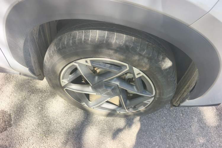 Used AION V 2023 Plus 70 Smart Enjoyment Seven-Seater Edition Ternary Lithium Right Front Wheel Hub