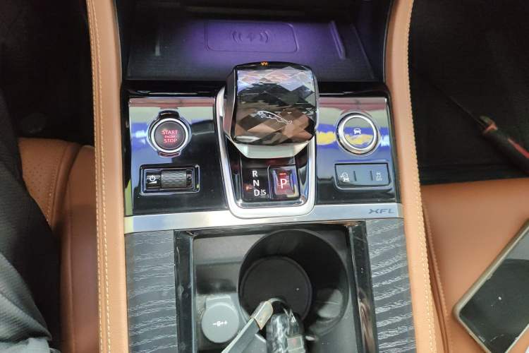 Used Jaguar XFL 2019 XFL 2.0T 250 PS Two-Wheel-Drive Luxury Edition