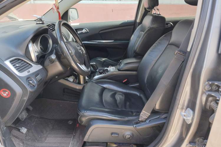 Used Dodge Journey 2013 2.4L Two-Wheel Drive Luxury Version