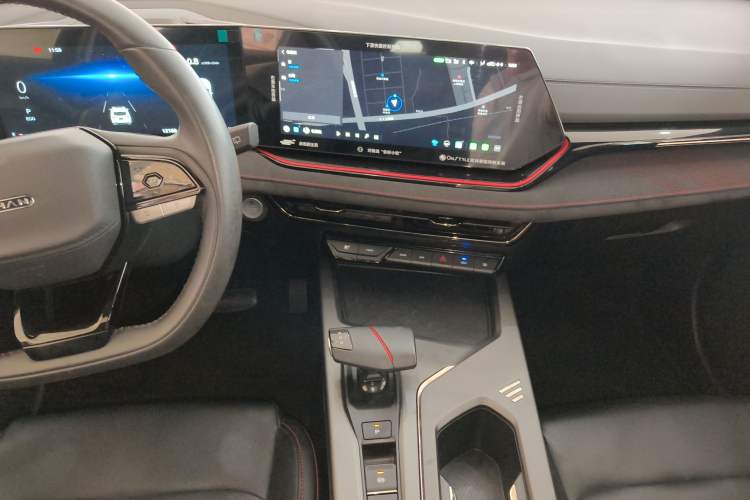 Used CHANGAN OSHAN X5 PLUS 2023 Revised Version 1.5T DCT Navigation Edition Audio And AC Panel