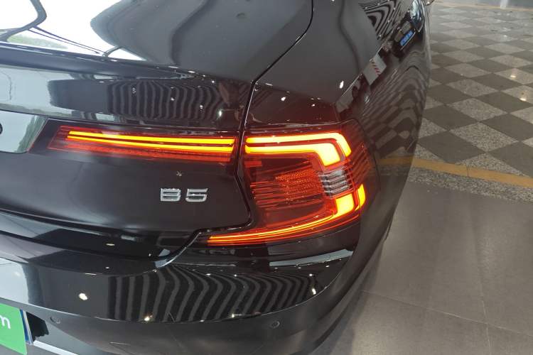 Used Volvo S90 2021 B5 Zhiyuan Luxury Edition Right Rear Taillight