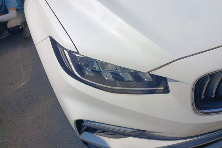 Used Geely Auto Emgrand X7 Sport 2022 1.8TD DCT Zhiya Trim Right Front Headlight