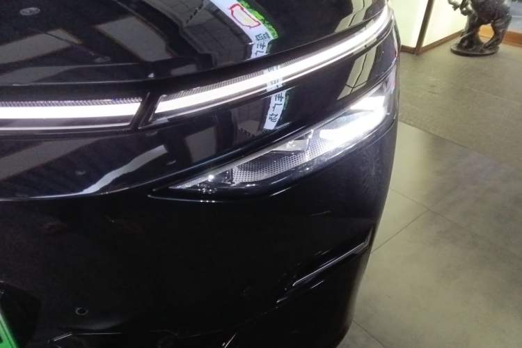 Used XPeng X9 2024 702 Ultra-Long Range Max Left Front Headlight