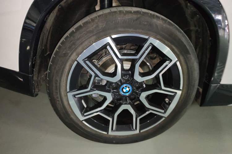 Used BMW iX1 2023 xDrive30L X Design Package Right Rear Wheel Hub