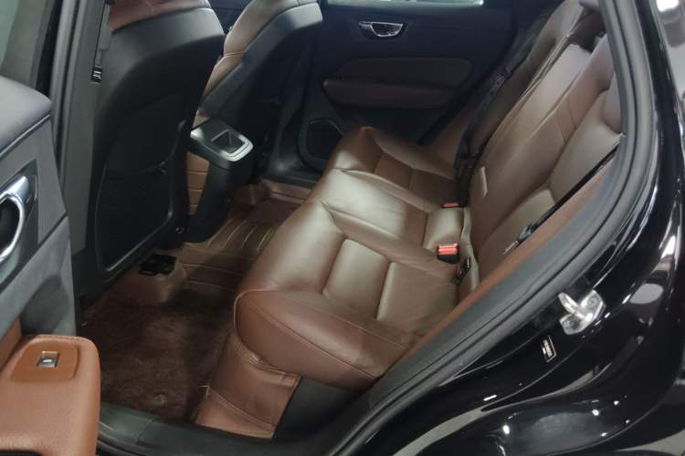 Used Volvo XC60 2022 B5 4x4 Smart Luxury Edition