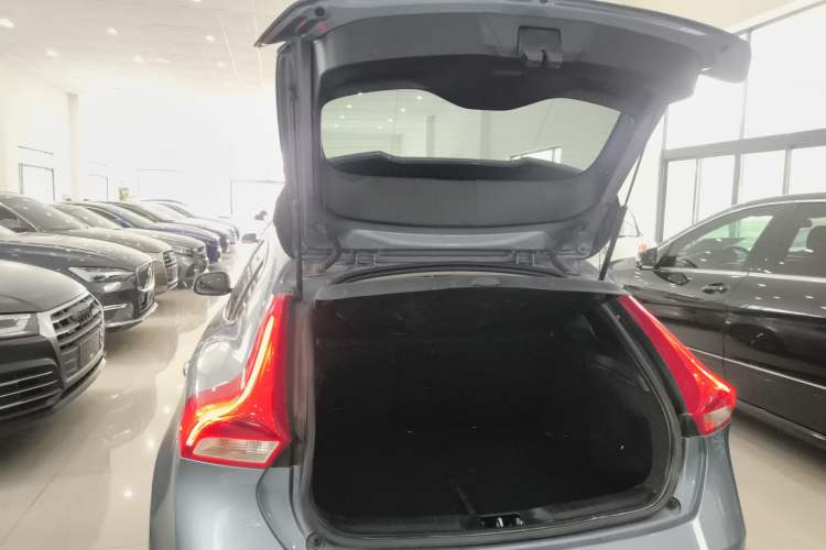 Used Volvo V40 2019 T3 Zhiyi Edition
