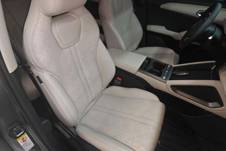 Used BYD Yuan UP 2025 Intelligent Driving Version 401 KM Dynamic Edition