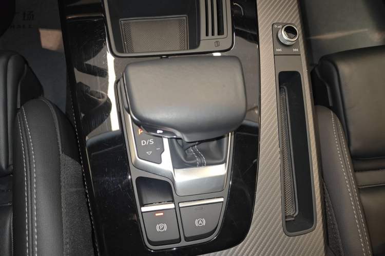 Used Audi Q5L 2021 40 TFSI Luxury Dynamic Edition Gear Lever